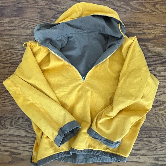 A Japanese-made men’s reversible hoodie, mustard and khaki color, cotton. - Picture 2 of 4